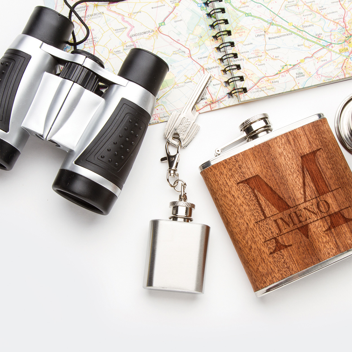 Nerezová placatka s dřevěným povrchem s vlastním návrhem gravírování, který si jednoduše vytvoříte v našem konfigurátoru. Objem 170 ml.