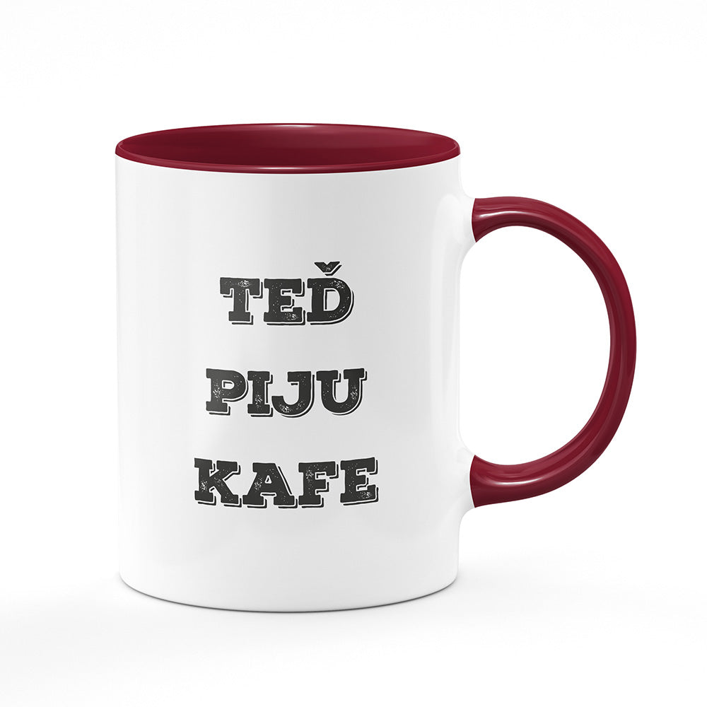 Keramický hrnek bílý s bordó vínovým lemem vnitřkem a uchem motiv Teď piju kafe
