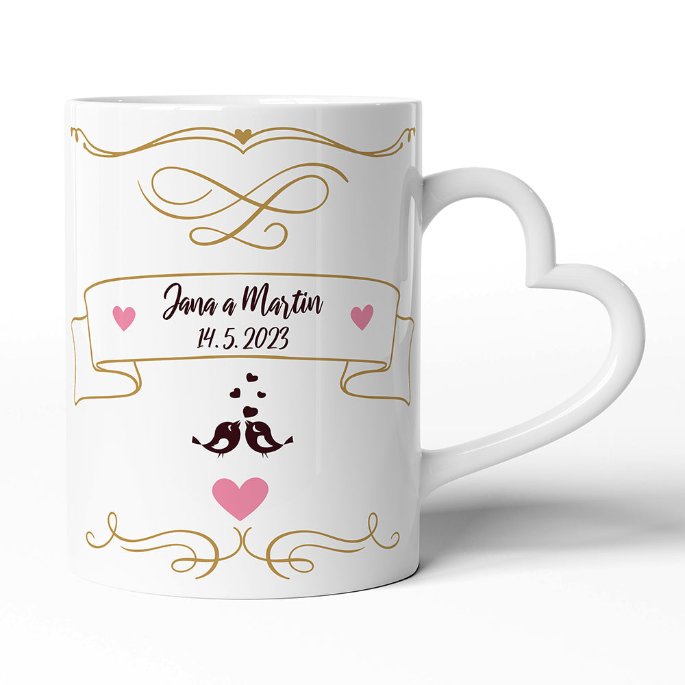 Bílý hrnek s uchem ve tvaru srdce motiv Zamilovaný motiv