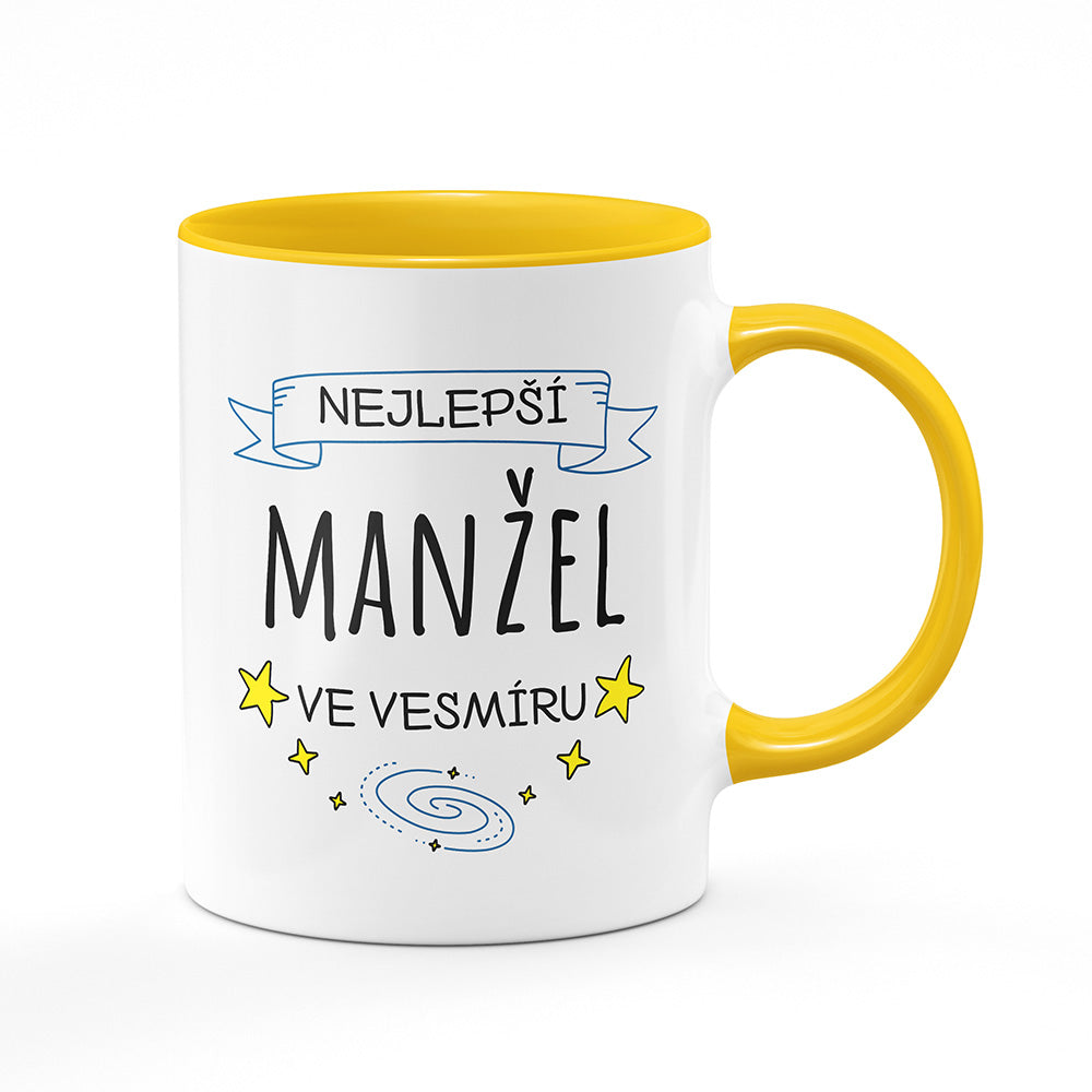 Keramický hrnek bílý s žlutým lemem vnitřkem a uchem motiv Nejlepší manžel ve vesmíru