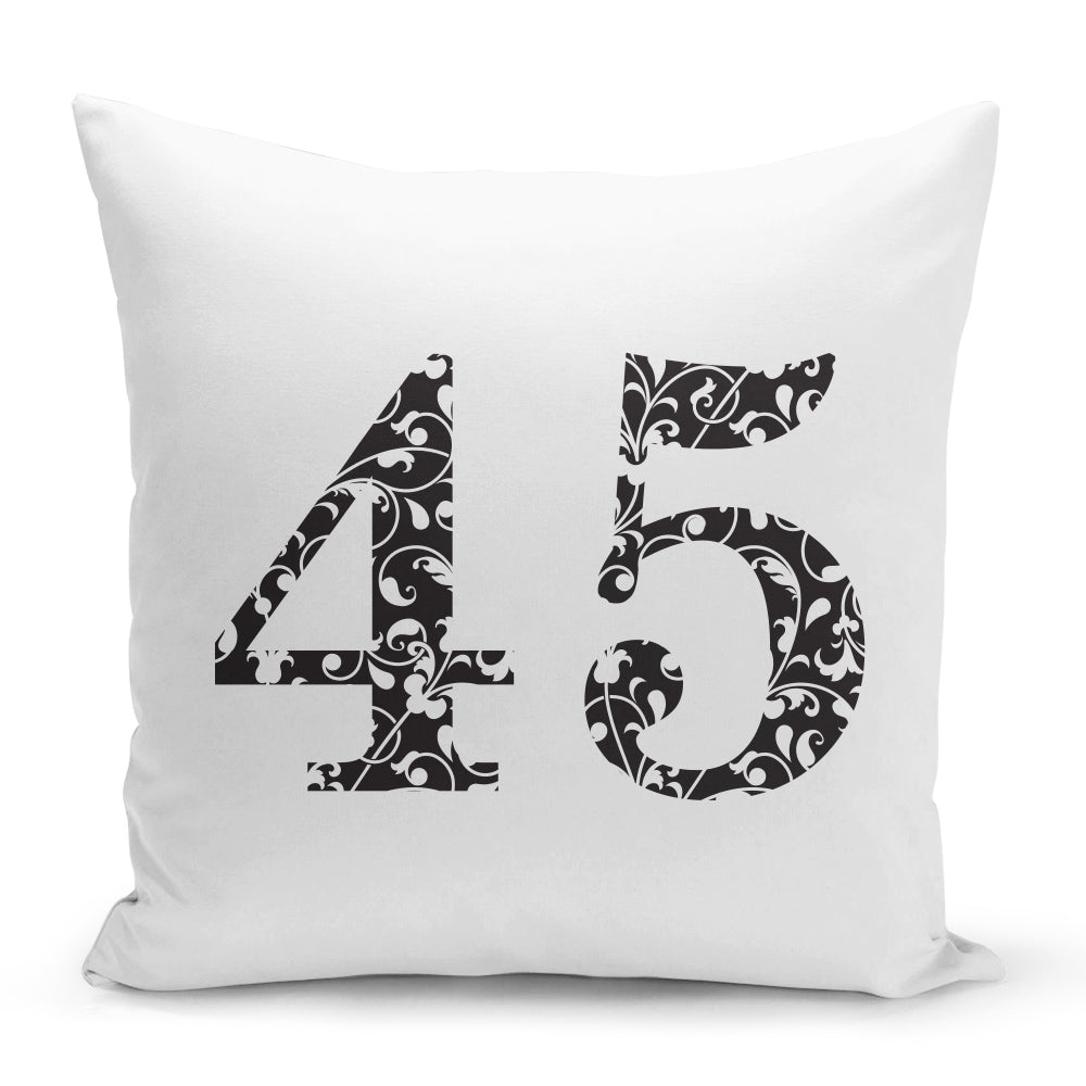 Bílý polštář 40 x 40 cm s motivem Věk 45