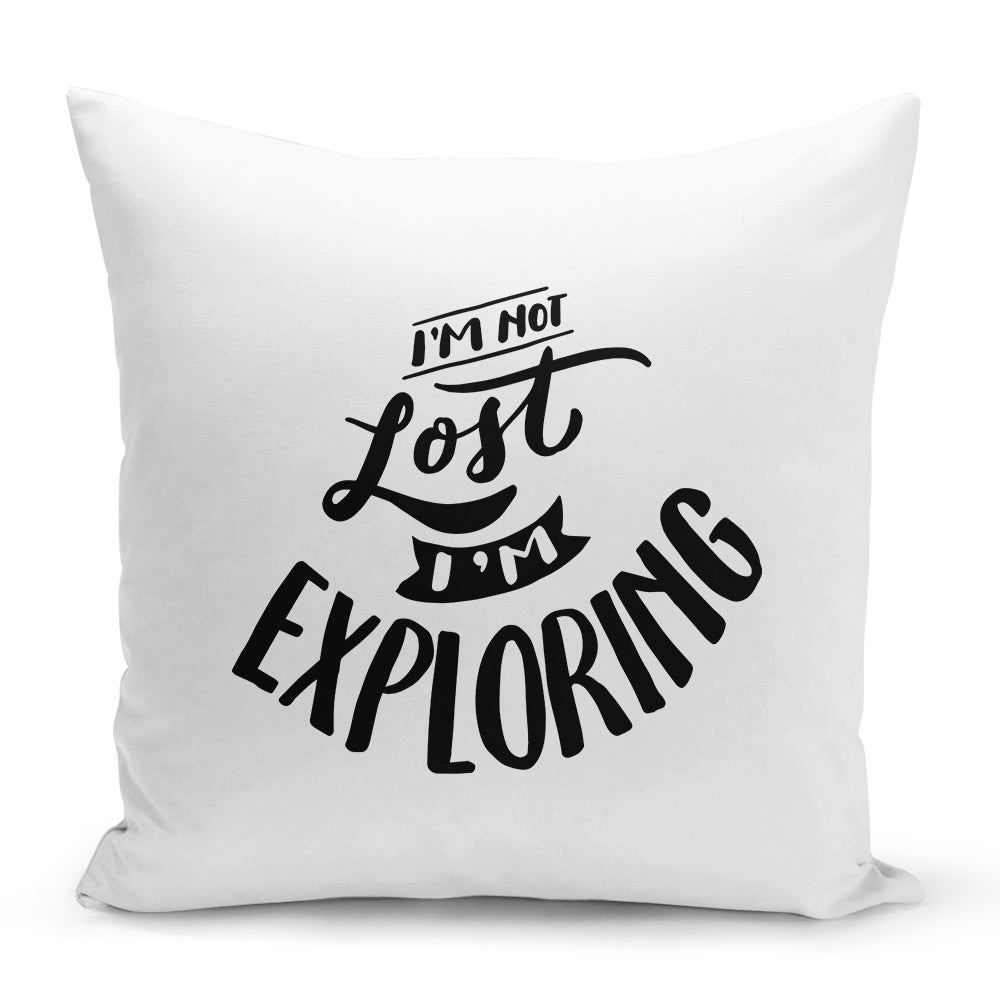 Bílý polštář 40 x 40 cm s motivem I'm not lost I'm exploring