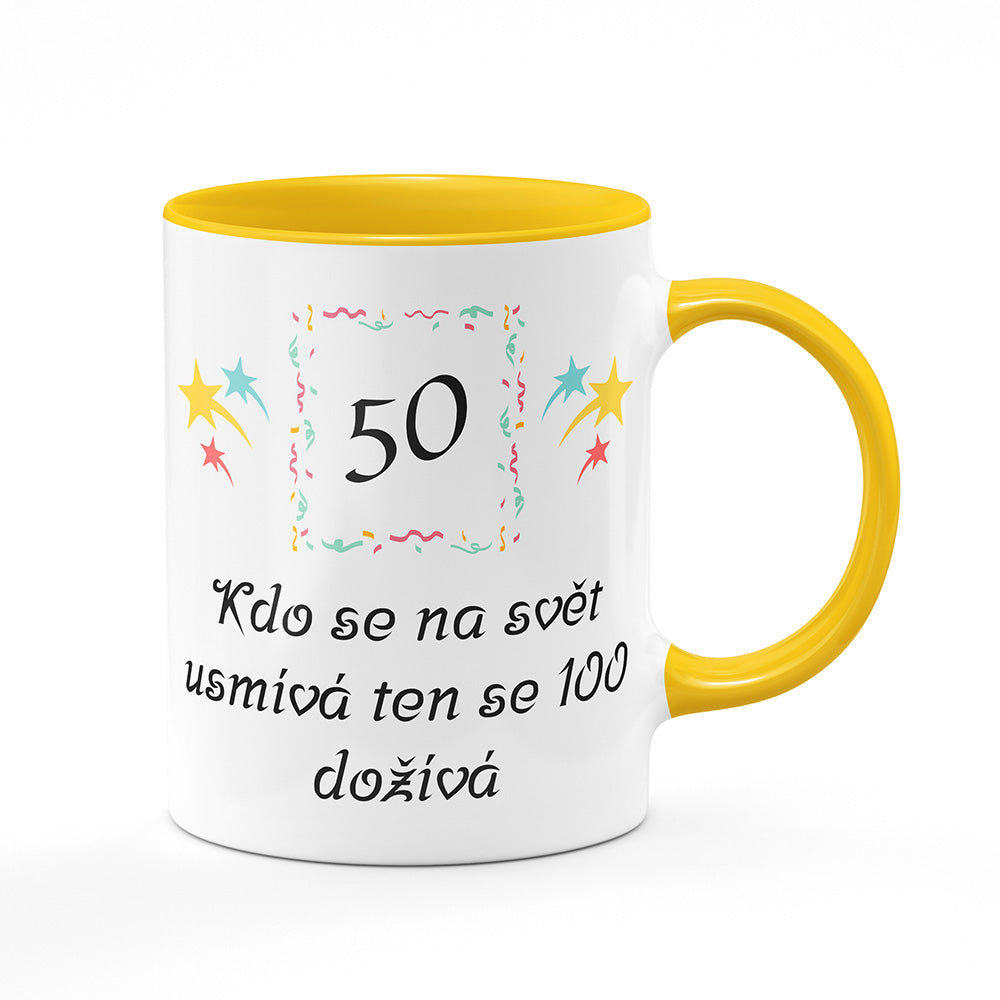 Keramický hrnek bílý s žlutým lemem vnitřkem a uchem motiv Kdo se na svět usmívá…