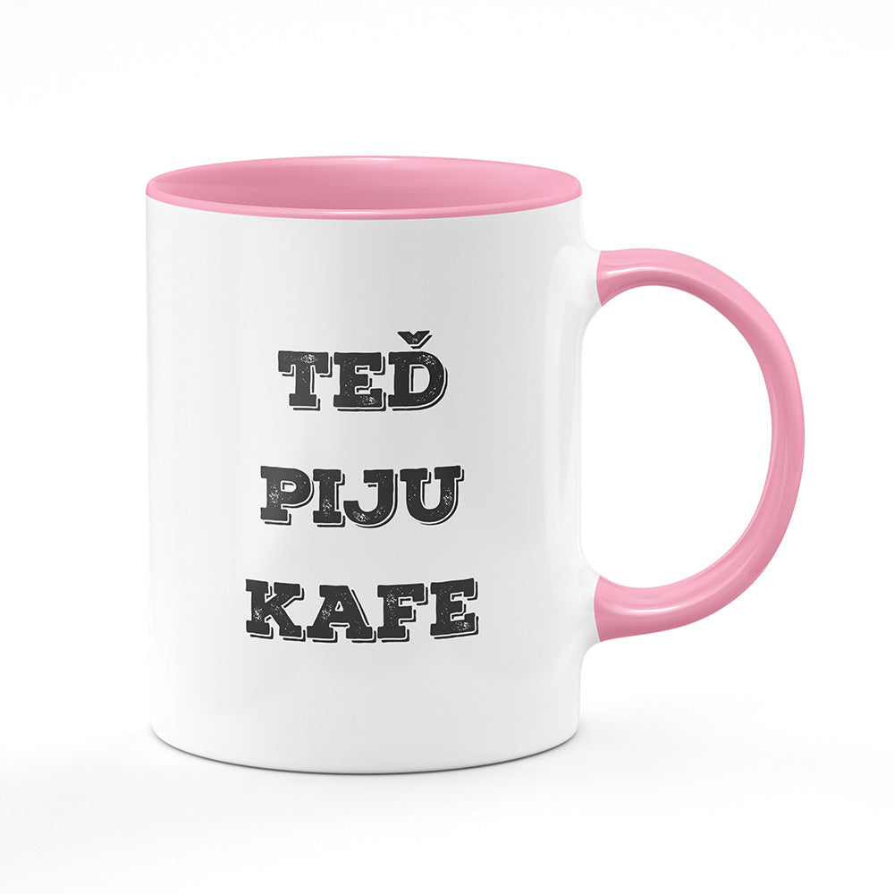 Keramický hrnek bílý s růžovým lemem vnitřkem a uchem motiv Teď piju kafe