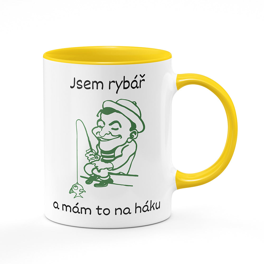 Keramický hrnek bílý s žlutým lemem vnitřkem a uchem motiv Jsem rybář a mám to na háku