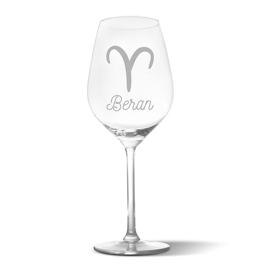 Sklenička na víno s gravírovaným motivem Beran