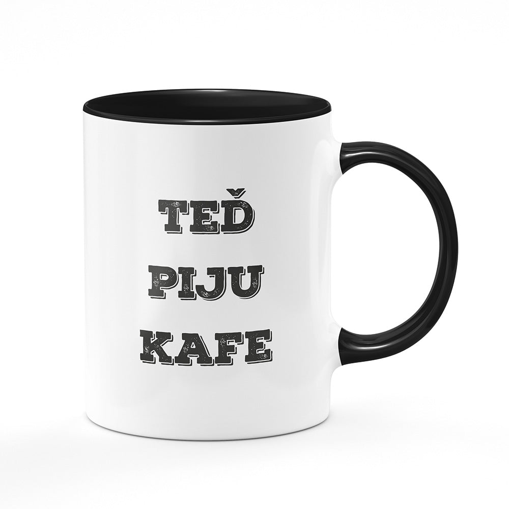Keramický hrnek bílý s černým lemem vnitřkem a uchem motiv Teď piju kafe